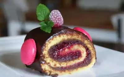 BUCHE roulée FRAMBOISE et CHOCOLAT