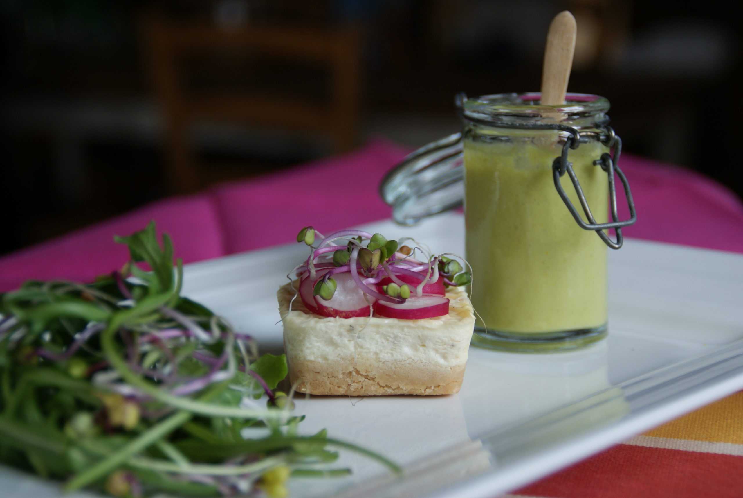 Velouté aux fanes de radis et curry