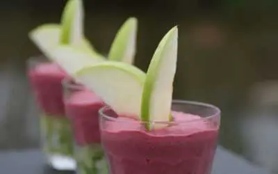 Crème de Betteraves sur Tartare de concombre et pomme verte