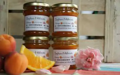 Confiture d’abricots à l’orange et à la rose